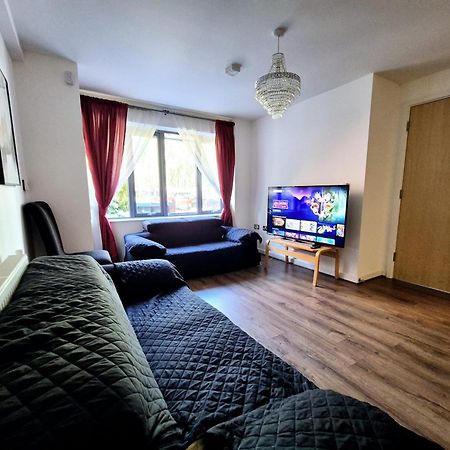 Explore London: 2 Bedroom House In Wood Green Екстер'єр фото