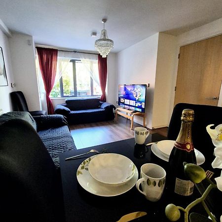 Explore London: 2 Bedroom House In Wood Green Екстер'єр фото