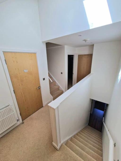 Explore London: 2 Bedroom House In Wood Green Екстер'єр фото