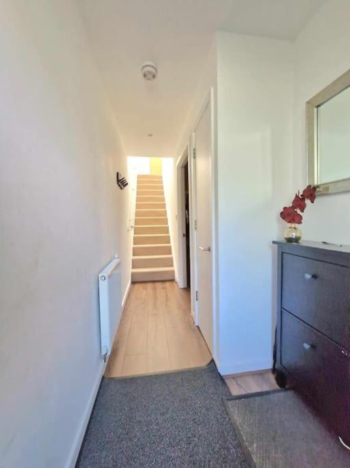 Explore London: 2 Bedroom House In Wood Green Екстер'єр фото