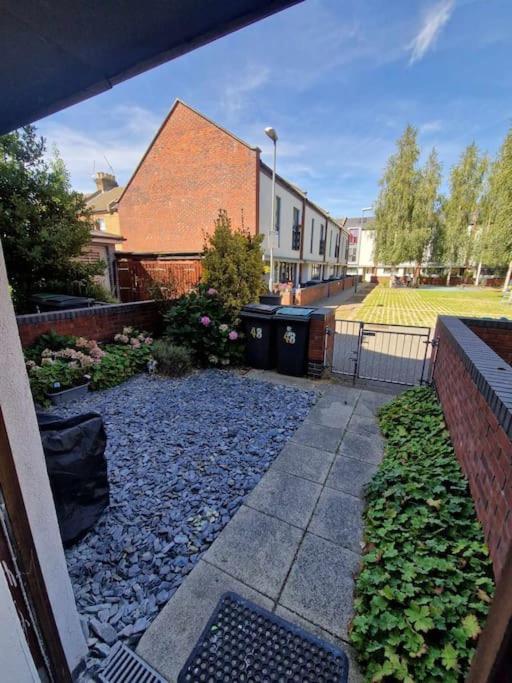 Explore London: 2 Bedroom House In Wood Green Екстер'єр фото