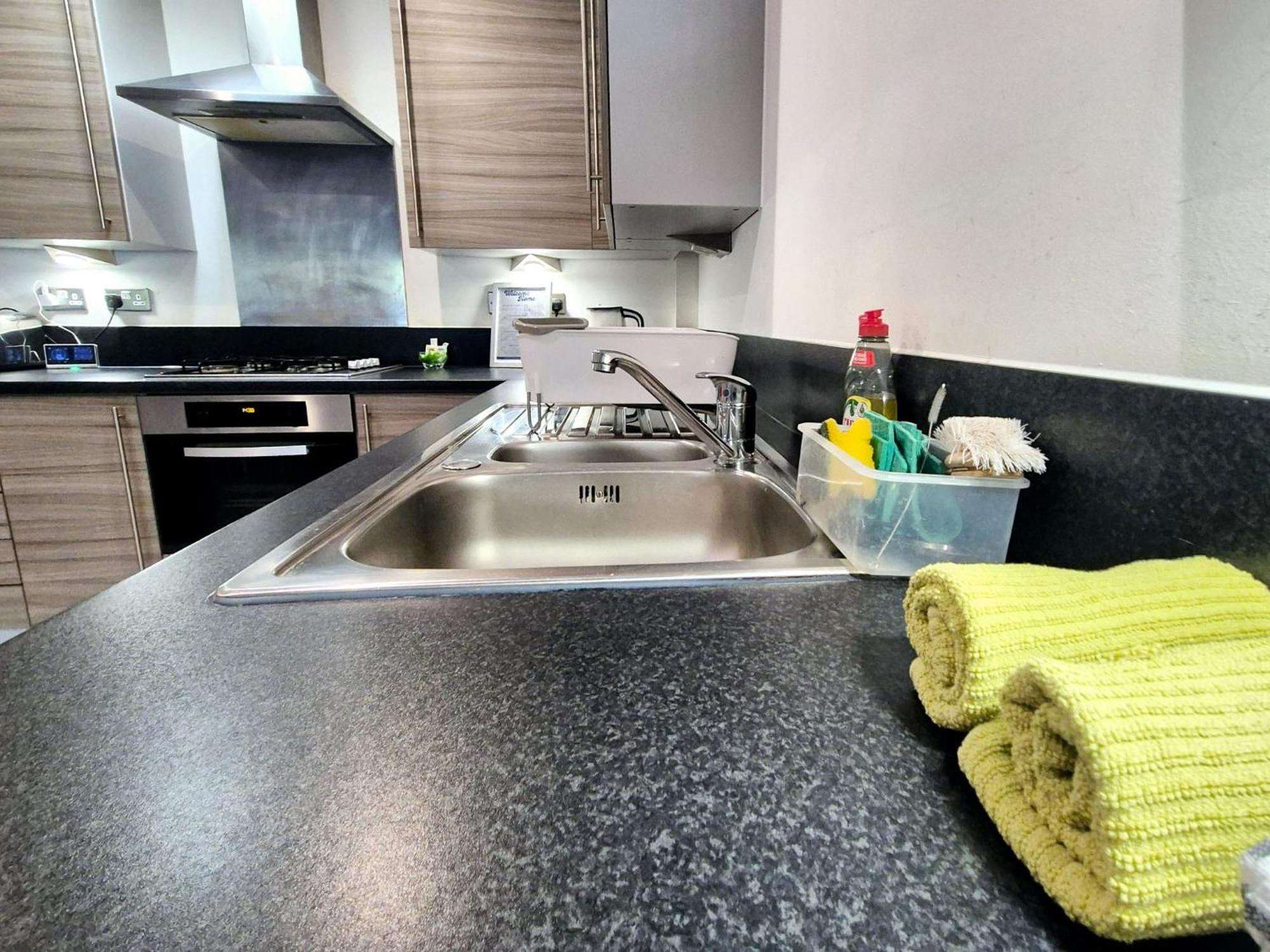 Explore London: 2 Bedroom House In Wood Green Екстер'єр фото