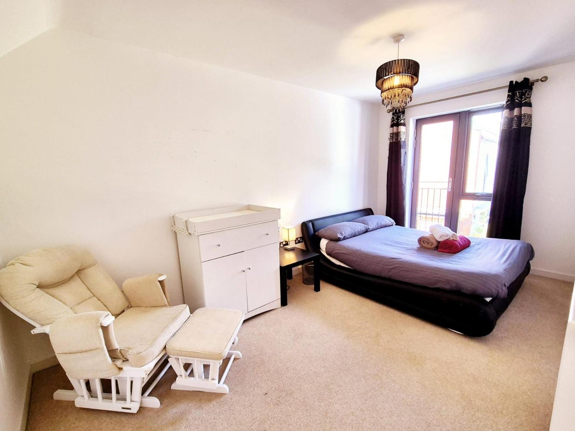 Explore London: 2 Bedroom House In Wood Green Екстер'єр фото