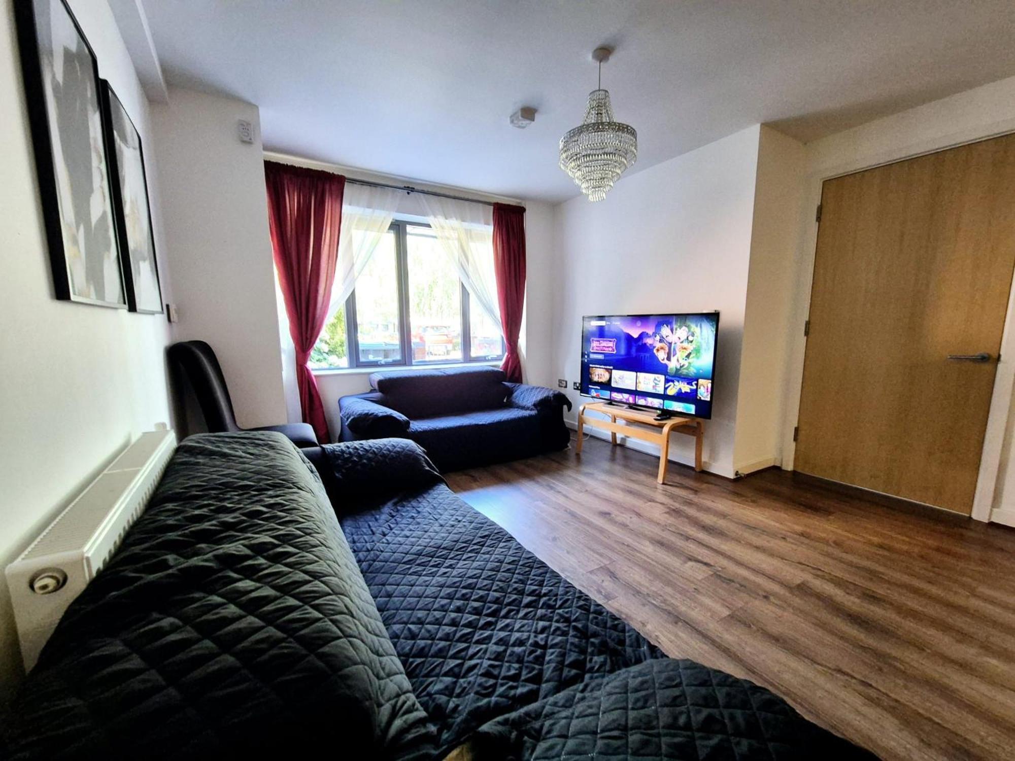 Explore London: 2 Bedroom House In Wood Green Екстер'єр фото