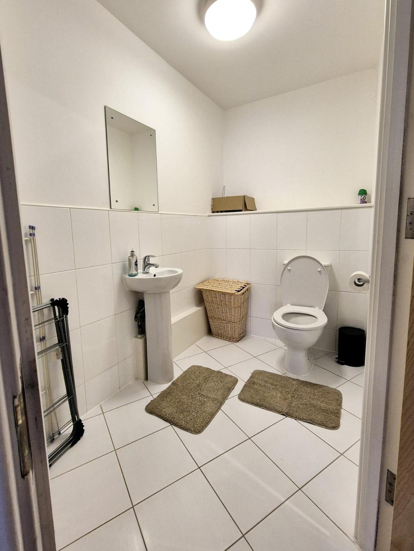 Explore London: 2 Bedroom House In Wood Green Екстер'єр фото