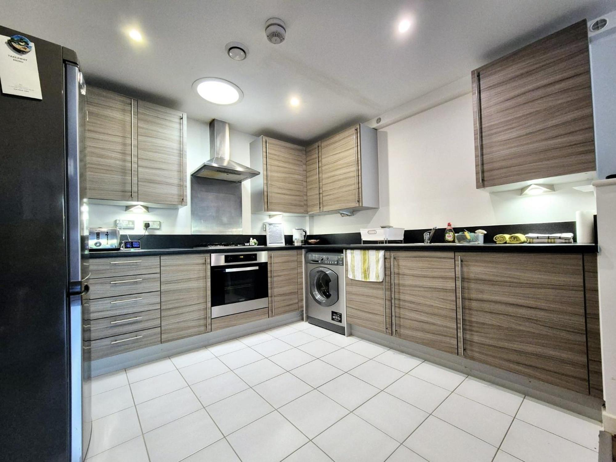 Explore London: 2 Bedroom House In Wood Green Екстер'єр фото
