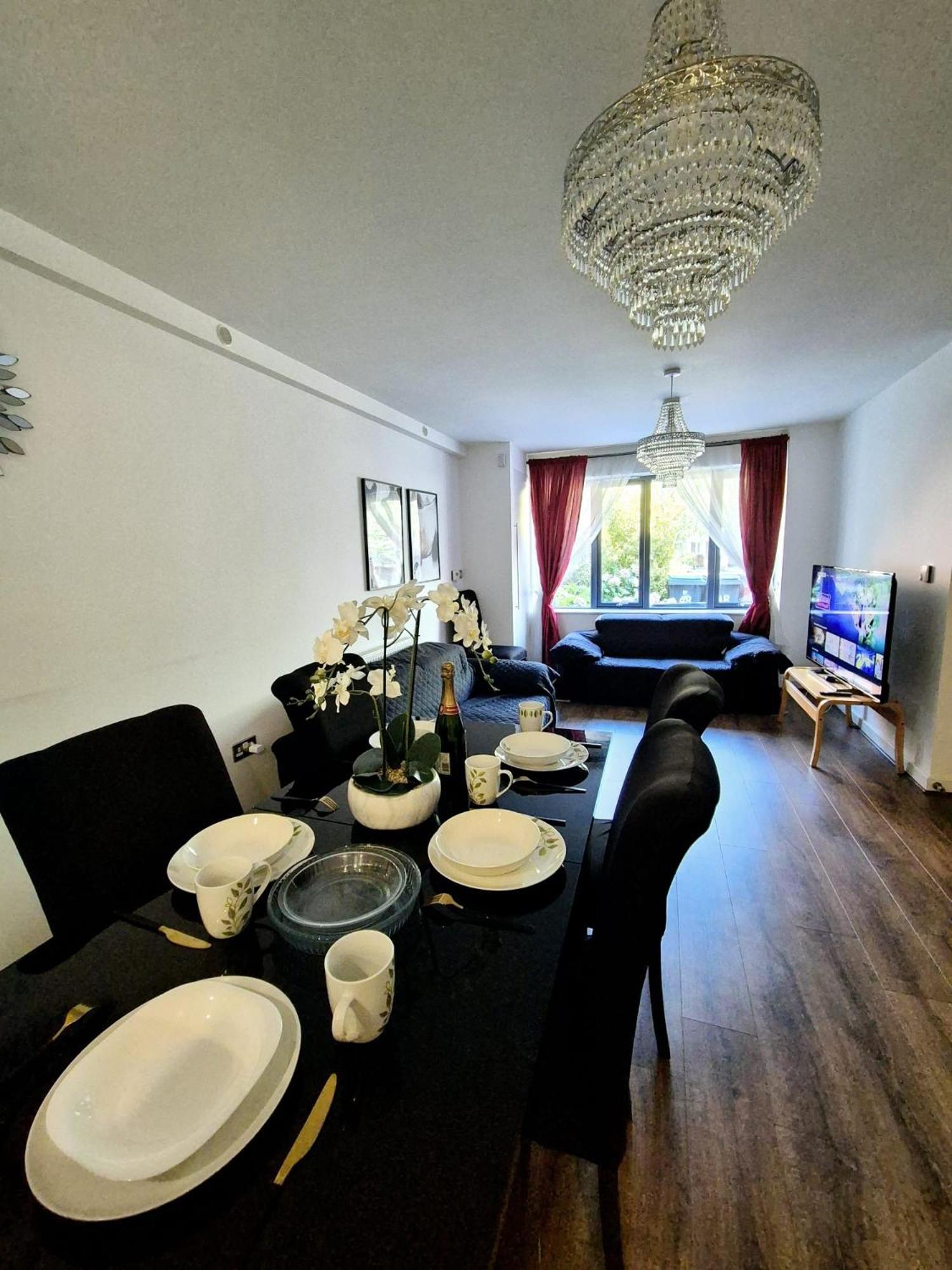 Explore London: 2 Bedroom House In Wood Green Екстер'єр фото